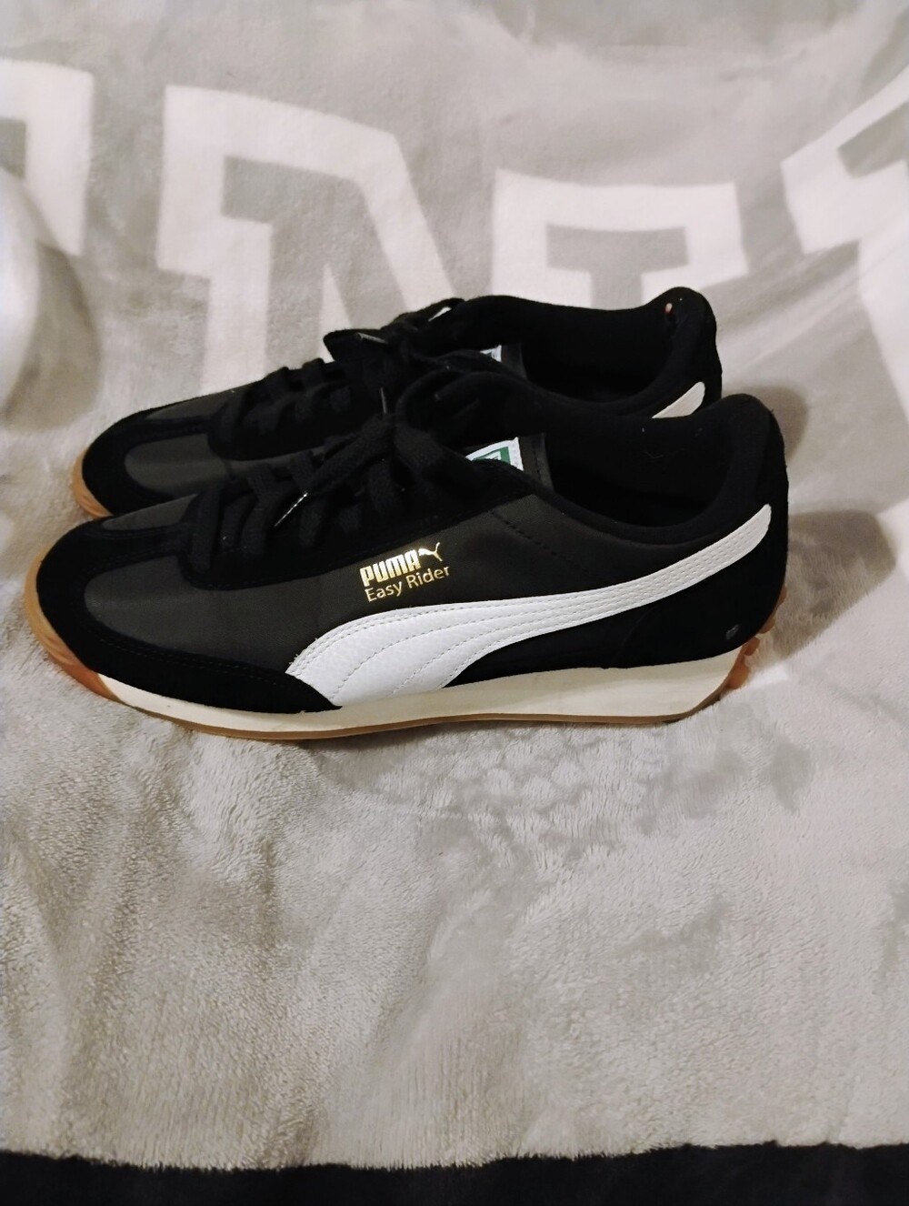 Women's Black And White Puma Easy Rider Sneakers With Gold Logo U.S. Size 9